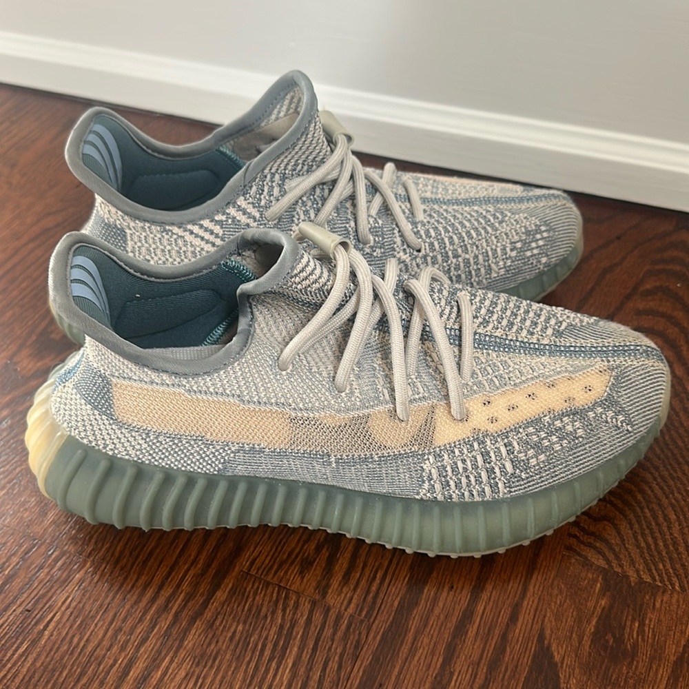 Yeezy US 6 denim light blue shades (unisex sneakers for men, kids or women)